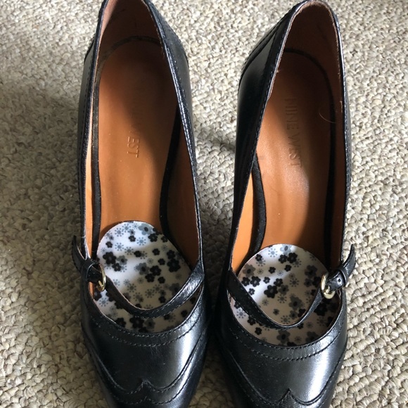 Black Mary Jane heels - Picture 1 of 6